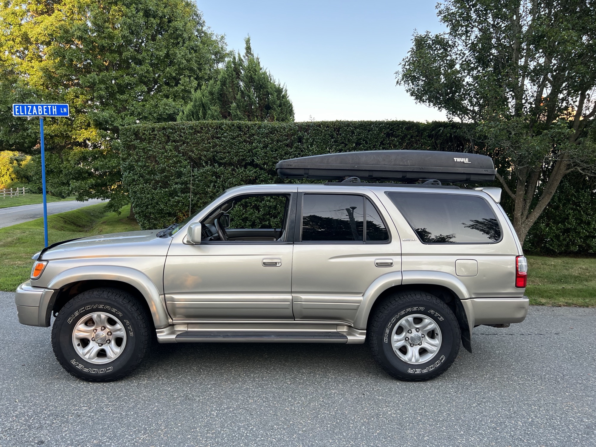 Passenger-side profile with Thule rooftop box